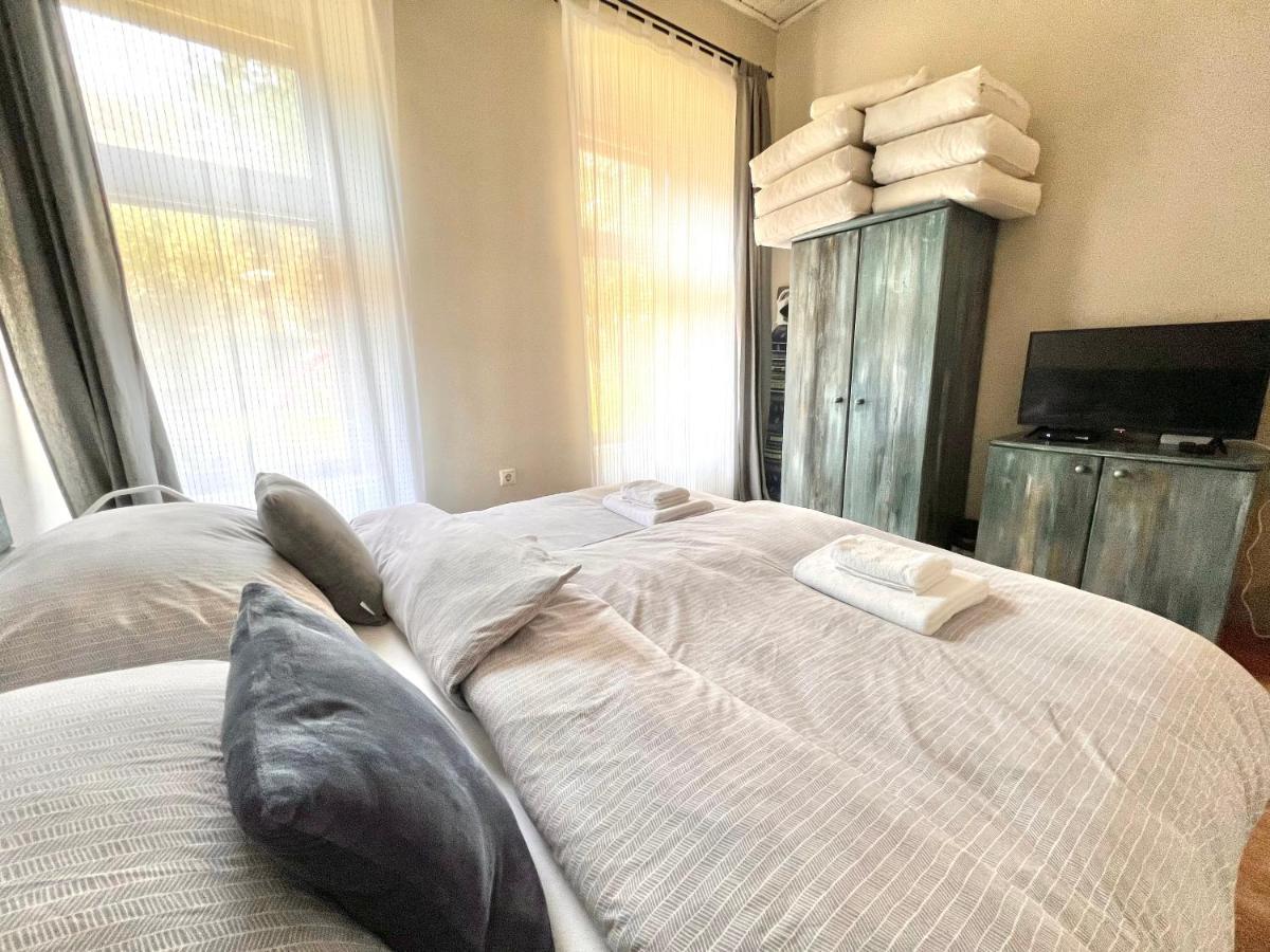 Апартаменты Kohaz Apartman Веспрем Экстерьер фото
